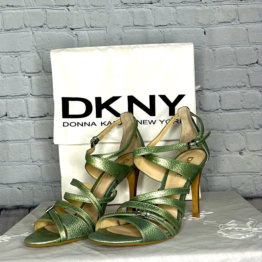 ✨DKNY Women's Open Toe Fashion Pump Heel Sandals 👡 Metallic Olive Green Color💚